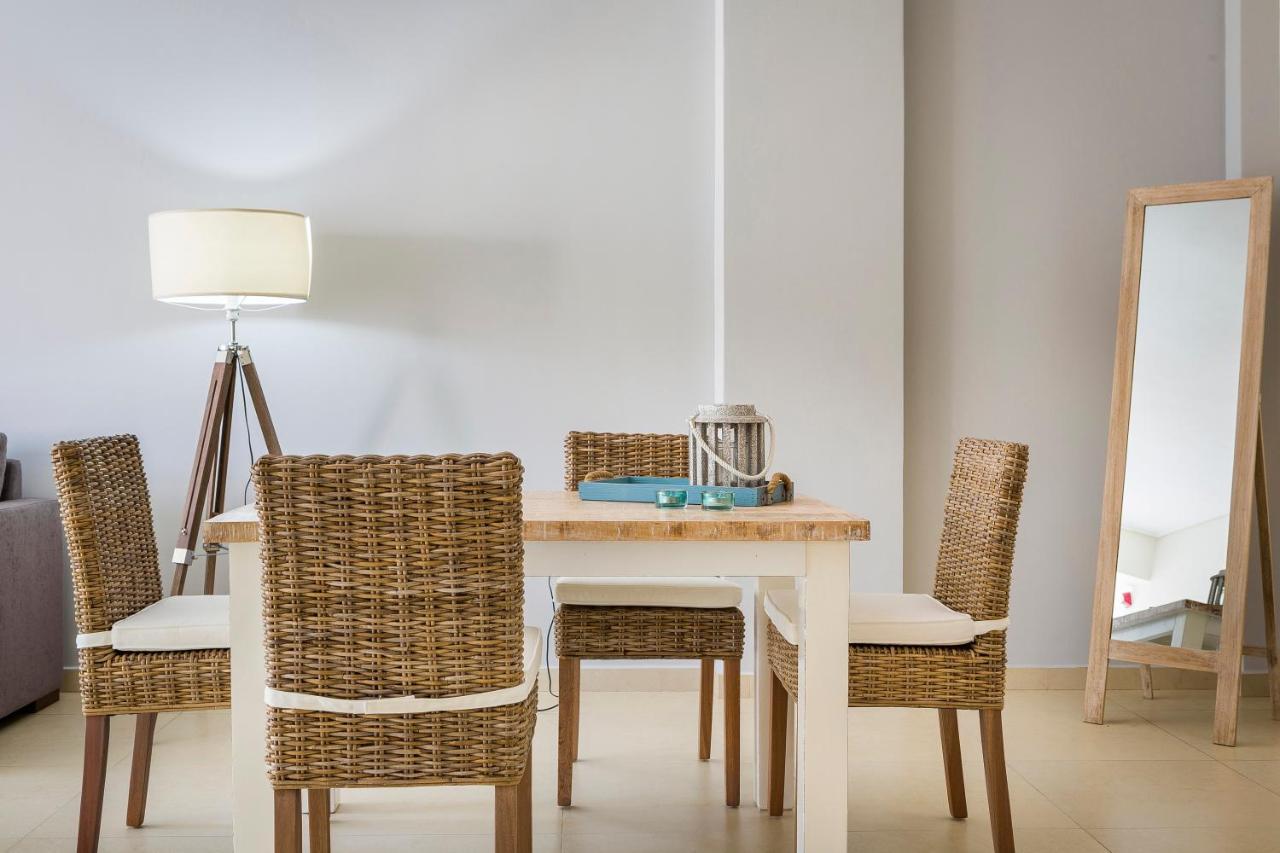 Apartment Lilly, Apartment With Communal Pool, 10 Meters From Sea Sami  Exterior photo